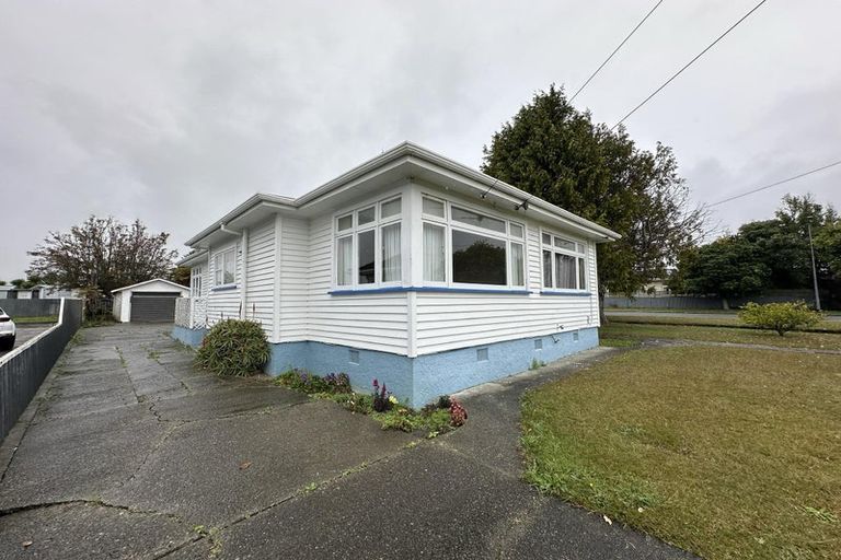 Photo of property in 72 Queenwood Road, Levin, 5510