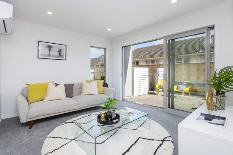 Photo of property in 44d Pine Avenue, Upper Hutt Central, Upper Hutt, 5018