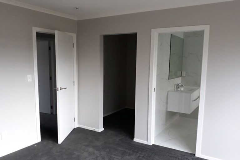 Photo of property in 128 Johnstone Drive, Fitzherbert, Palmerston North, 4410