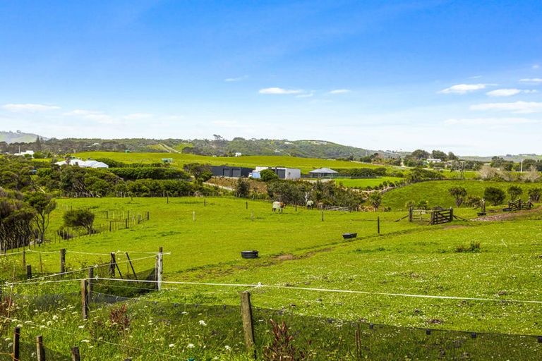 Photo of property in 376 Oaia Road, Muriwai, Waimauku, 0881
