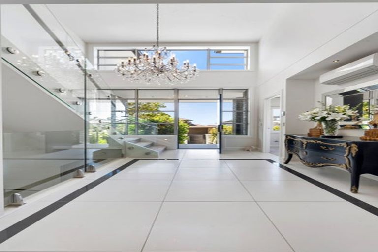 Photo of property in 6d Burford Place, Mellons Bay, Auckland, 2014