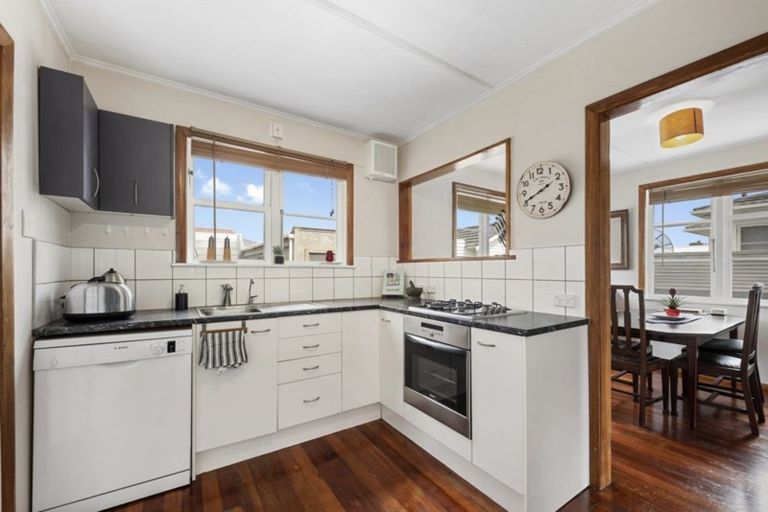 Photo of property in 21 East Street, Petone, Lower Hutt, 5012