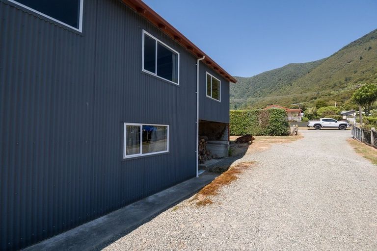 Photo of property in 17 Okiwi Crescent, Okiwi Bay, French Pass, 7193