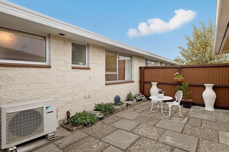 Photo of property in 2/10 Nyoli Street, Northcote, Christchurch, 8052