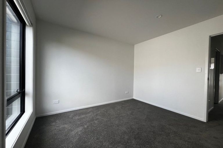 Photo of property in 4/21 Divich Avenue, Te Atatu South, Auckland, 0610