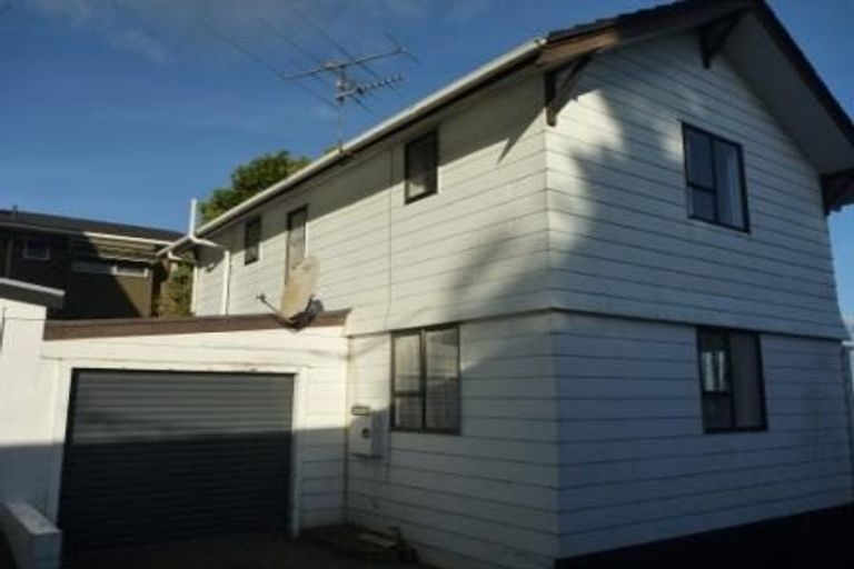 Photo of property in 2/20 Girrahween Drive, Totara Vale, Auckland, 0629