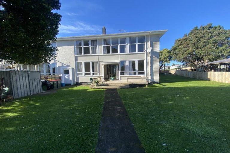 Photo of property in 27 Cook Street, Marfell, New Plymouth, 4310