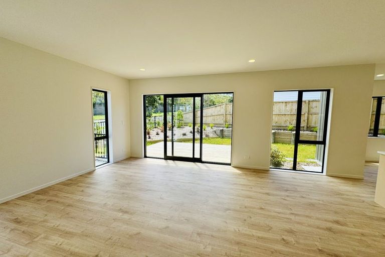 Photo of property in 72 Arran Drive, Orewa, 0931
