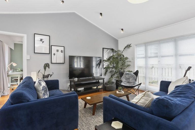 Photo of property in 21 Lyons Avenue, Murrays Bay, Auckland, 0630