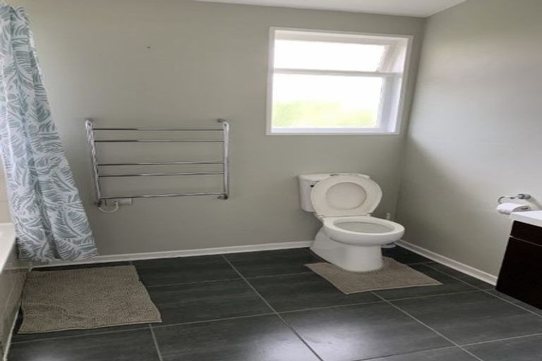 Photo of property in 33 Tuckers Road, Redwood, Christchurch, 8051