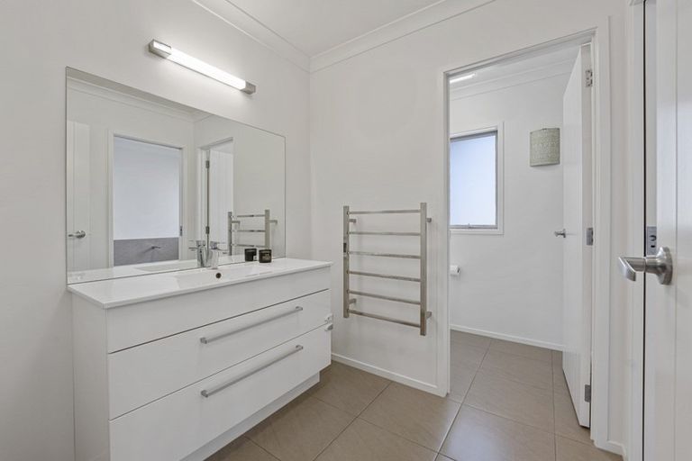 Photo of property in 7 Settlers Close, Whalers Gate, New Plymouth, 4310
