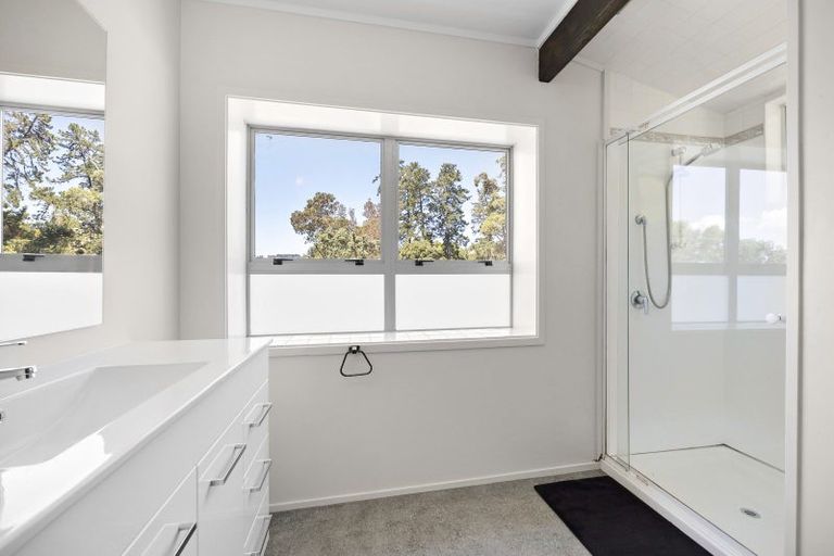 Photo of property in 12 Kawakawa-orere Road, Kawakawa Bay, Papakura, 2585