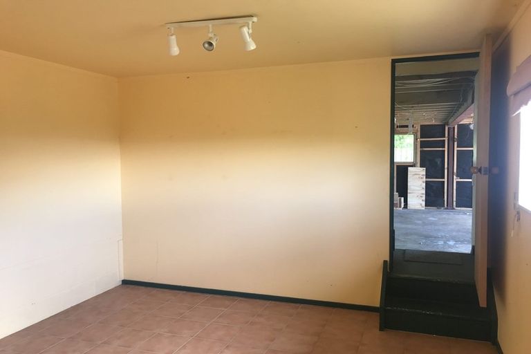 Photo of property in 17 Shastri Terrace, Khandallah, Wellington, 6035