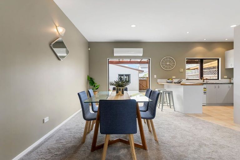 Photo of property in 3/8 Tuscany Way, Te Atatu Peninsula, Auckland, 0610