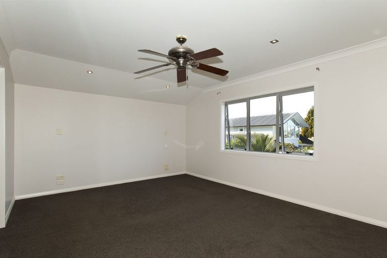 Photo of property in 2/1 Keys Street, Belmont, Auckland, 0622