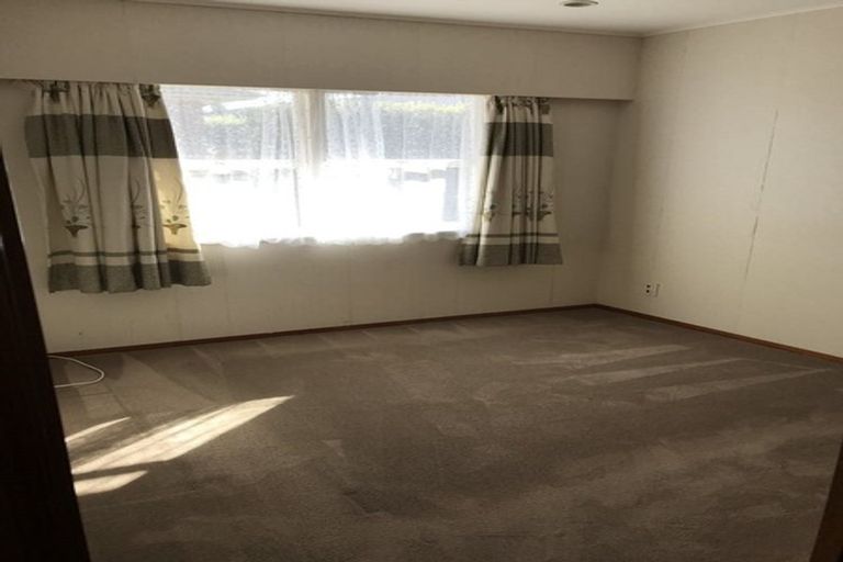 Photo of property in 13 The Rosebowl, Sunnyhills, Auckland, 2010