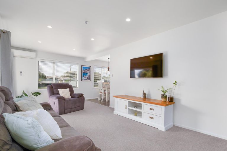 Photo of property in 289 Shakespeare Street, Leamington, Cambridge, 3432