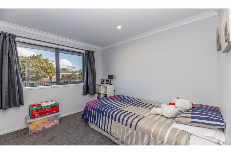 Photo of property in 76 Avondale Road, Avondale, Christchurch, 8061