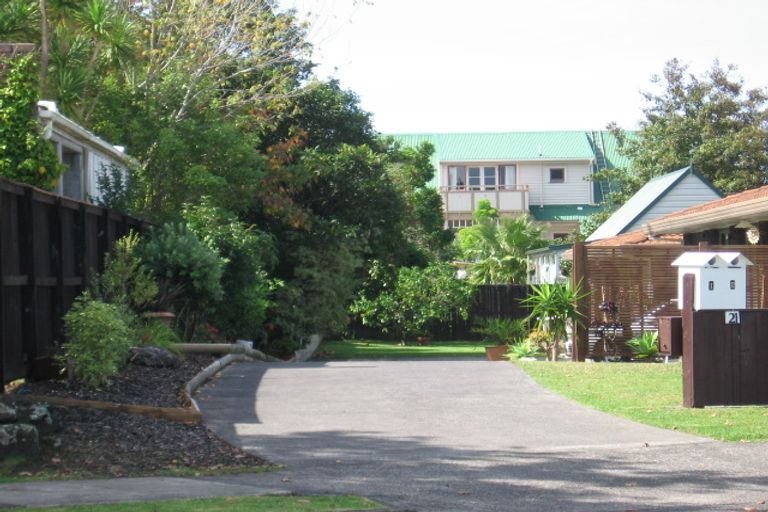 Photo of property in 2/21 Norcross Avenue, Henderson, Auckland, 0612