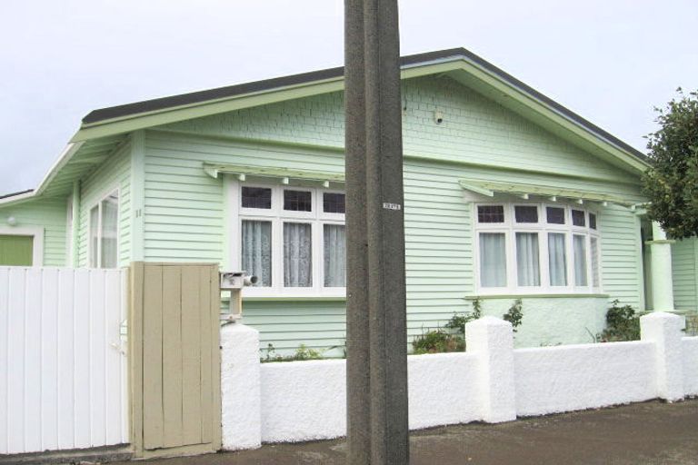 Photo of property in 11 Puru Crescent, Lyall Bay, Wellington, 6022