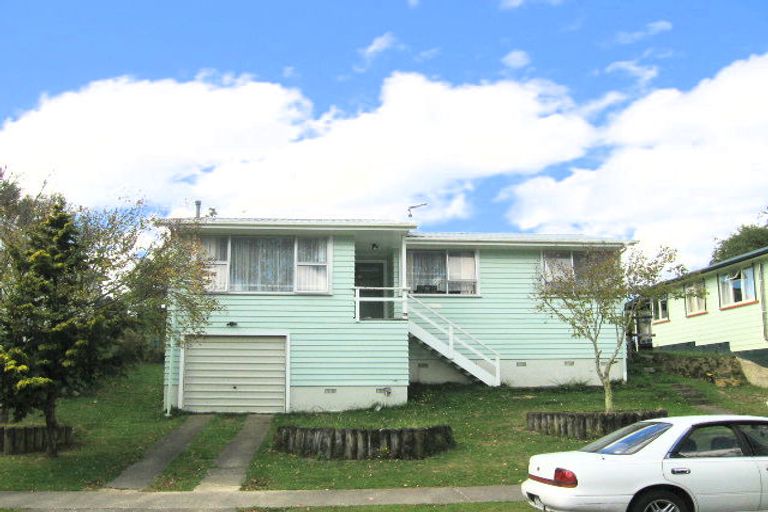 Photo of property in 16 Speargrass Grove, Timberlea, Upper Hutt, 5018
