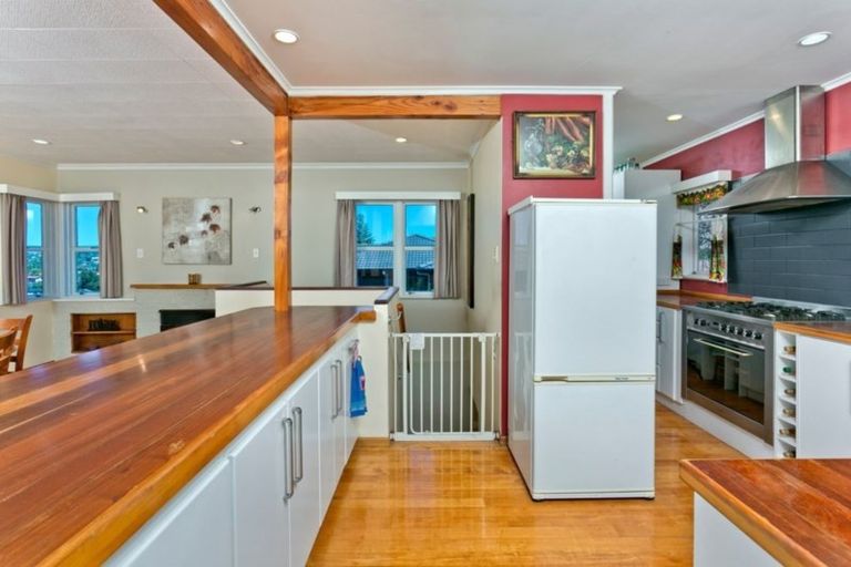 Photo of property in 86 Carlisle Road, Browns Bay, Auckland, 0632