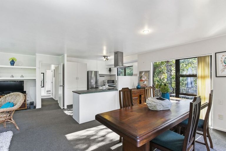 Photo of property in 18 Valecrest Place, Bayview, Auckland, 0629