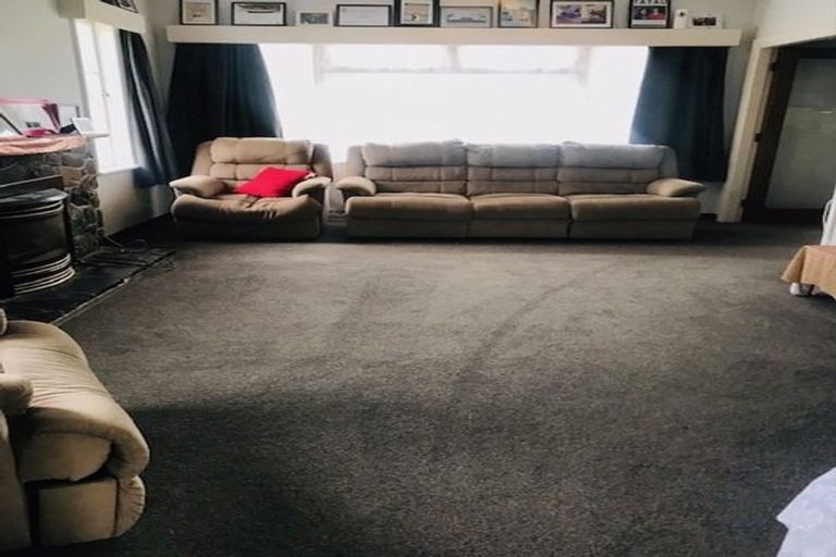 Photo of property in 89 Queenwood Road, Levin, 5510