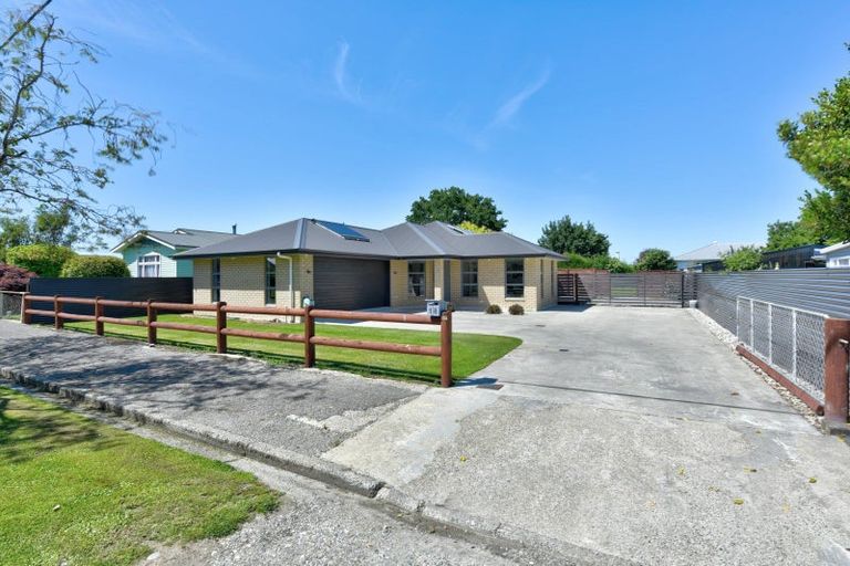 Photo of property in 18 Hunter Street, Edendale, 9825