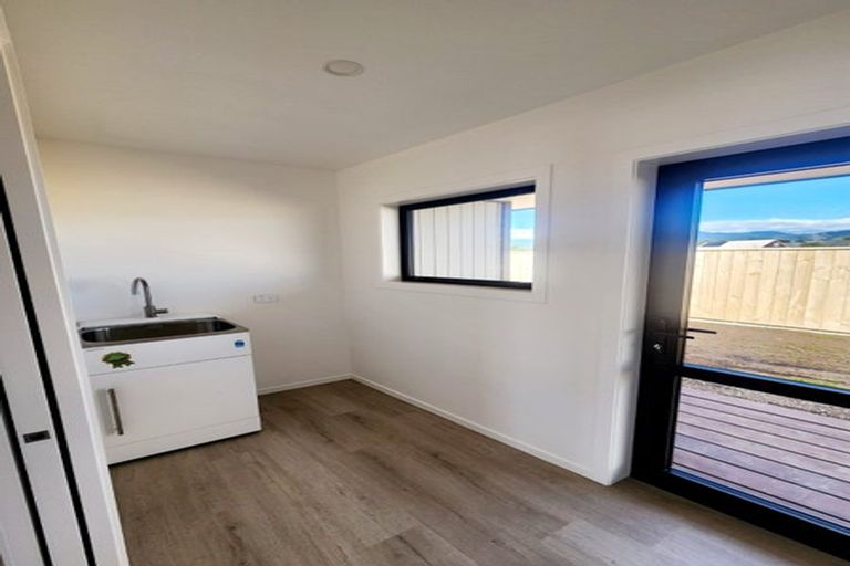 Photo of property in 5 Thorn Place, Levin, 5510