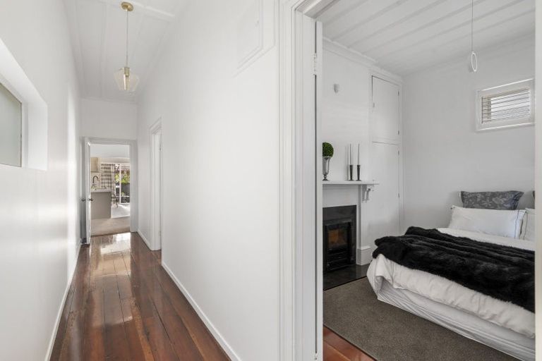 Photo of property in 407 Marine Parade, Napier South, Napier, 4110