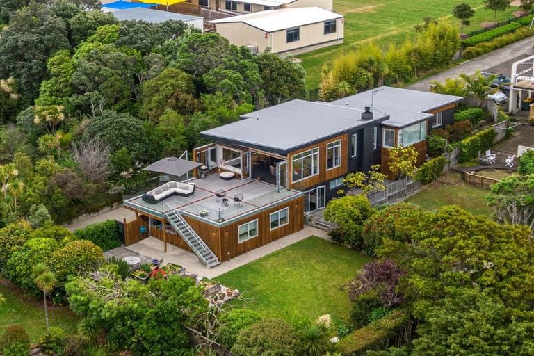 Photo of property in 85 Aberdeen Road, Castor Bay, Auckland, 0620