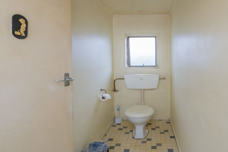 Photo of property in 32 Strathmore Avenue, Levin, 5510