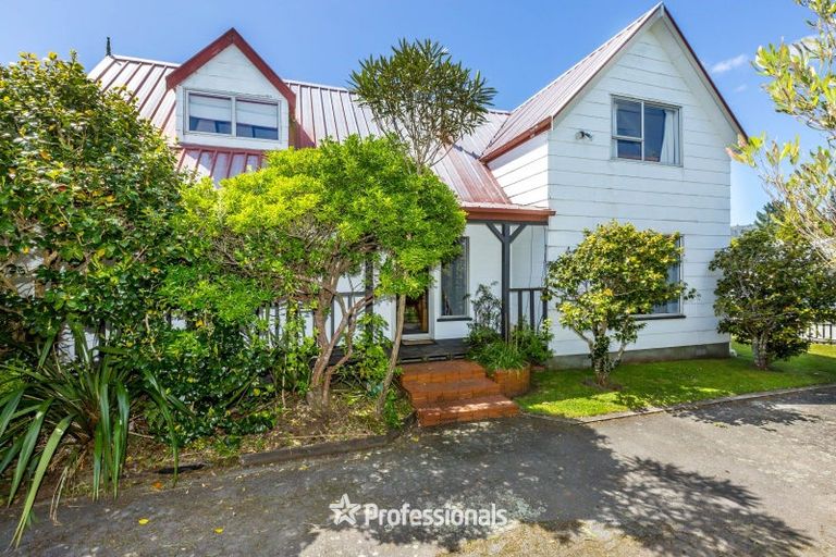 Photo of property in 2 Fenchurch Grove, Stokes Valley, Lower Hutt, 5019