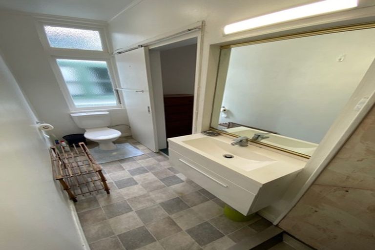 Photo of property in Carillion/the Knoll, 33 Thompson Street, Mount Cook, Wellington, 6011