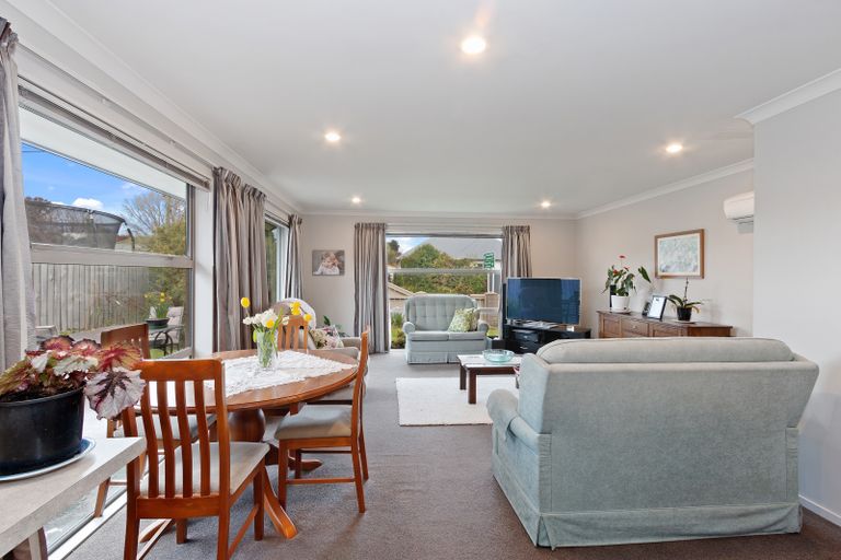 Photo of property in 33a Wilsons Road South, Saint Martins, Christchurch, 8022