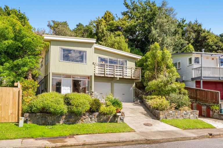 Photo of property in 10 Deller Grove, Silverstream, Upper Hutt, 5019