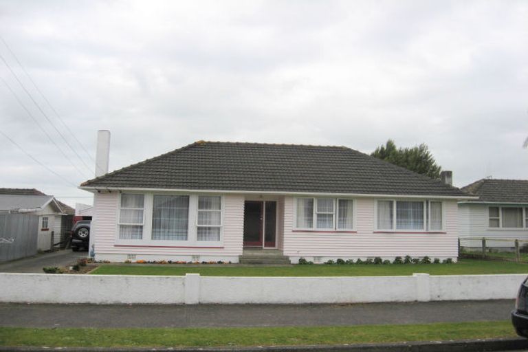 Photo of property in 3 Norfolk Street, Levin, 5510