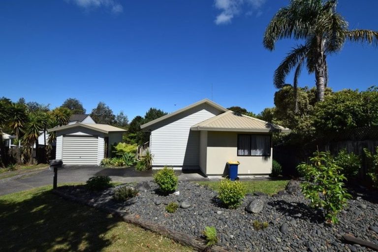 Photo of property in 3 Chardon Place, Henderson, Auckland, 0612