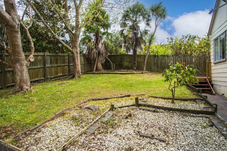 Photo of property in 8 Athena Drive, Totara Vale, Auckland, 0629