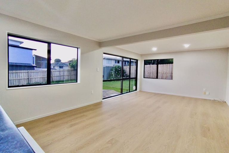 Photo of property in 24 Sandgate Avenue, Botany Downs, Auckland, 2010