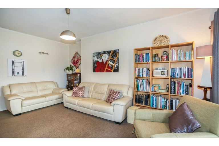 Photo of property in 2/101a Clevedon Road, Papakura, 2110