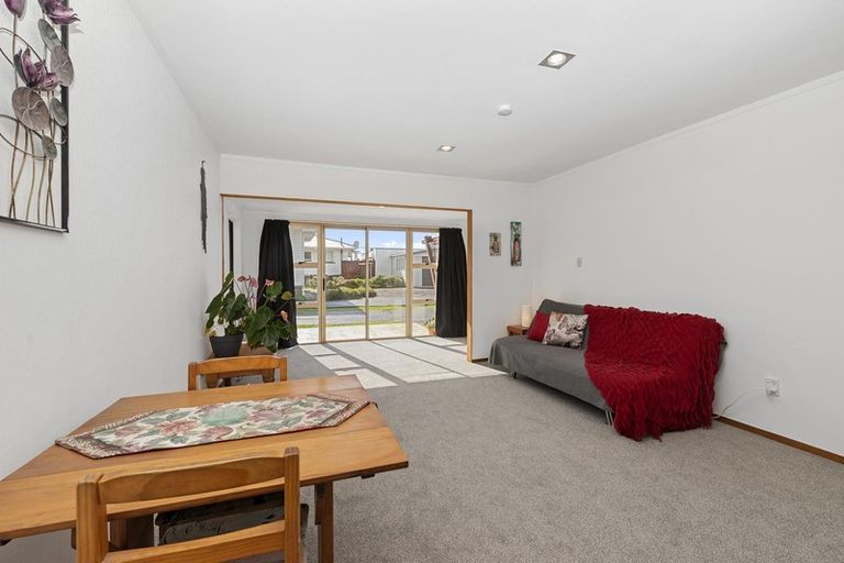 Photo of property in 2/120 Woodglen Road, Glen Eden, Auckland, 0602