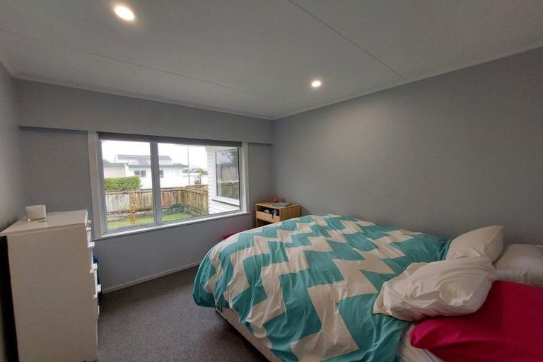Photo of property in 8 Riversdale Drive, Merrilands, New Plymouth, 4312