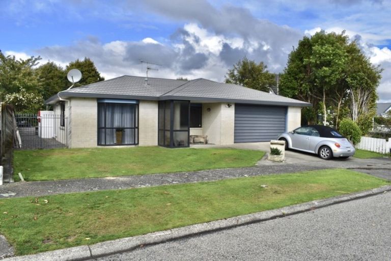 Photo of property in 12 Renata Road, Otaki, 5512