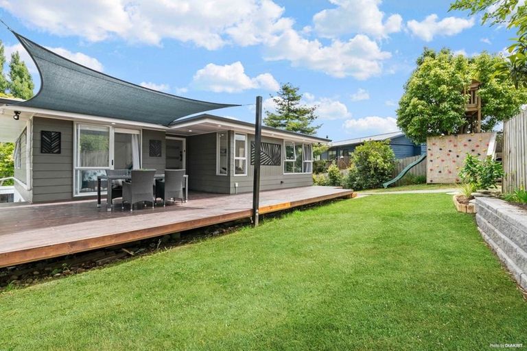 Photo of property in 77 Brian Crescent, Stanmore Bay, Whangaparaoa, 0932