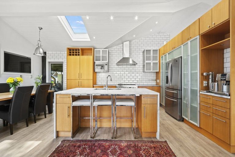 Photo of property in 80b Queen Street, Northcote Point, Auckland, 0627