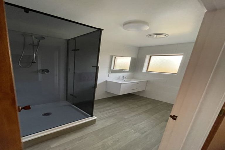 Photo of property in 1/4 Landseer Place, Blockhouse Bay, Auckland, 0600