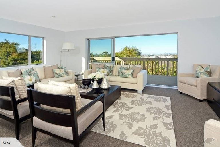Photo of property in 557c Glenfield Road, Glenfield, Auckland, 0629