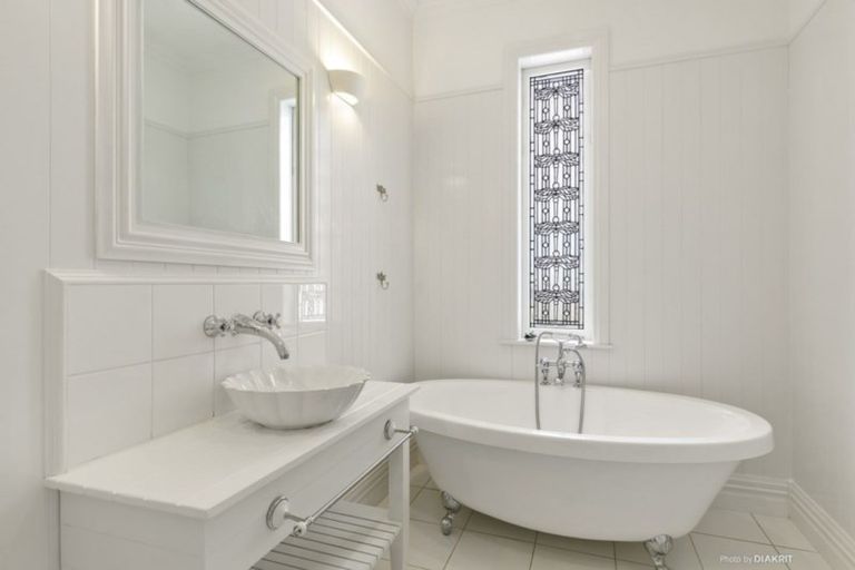 Photo of property in 10 Lookout Road, Roseneath, Wellington, 6011